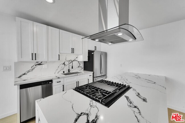 Building Photo - 926 N Spaulding Ave