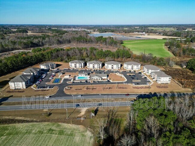 Building Photo - 210 Grove Cir