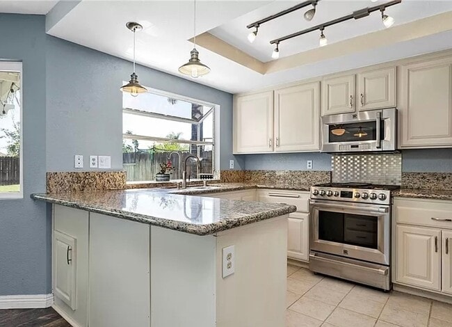 Building Photo - Spacious Two-Story Home in Lake Elsinore