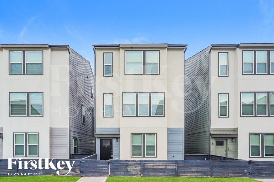 Primary Photo - 18616 Whimsic Aly