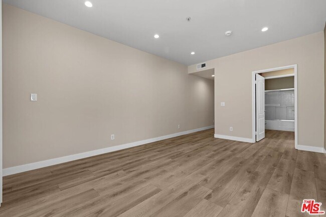 Building Photo - 10275 Missouri Ave