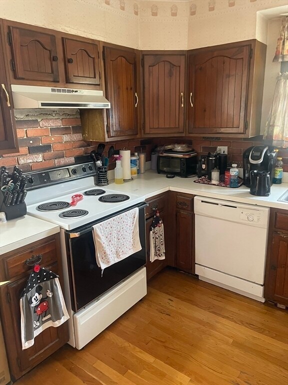 Building Photo - 32 Richardson St