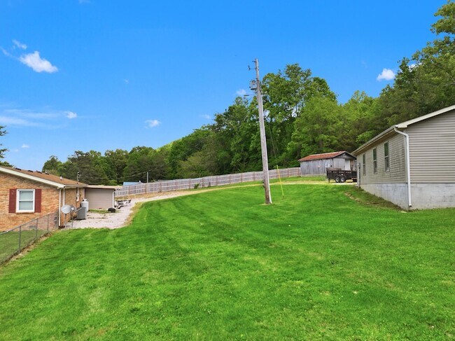Building Photo - 616 Red Lick Rd