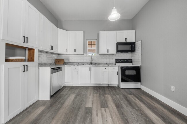 Building Photo - 394 Rd 5102