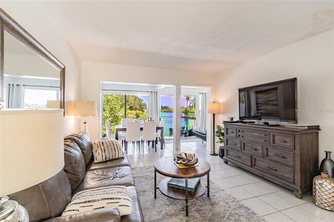 Building Photo - 607 Betmor Ln