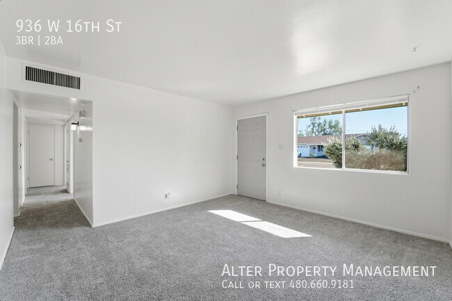 Building Photo - 936 W 16th St