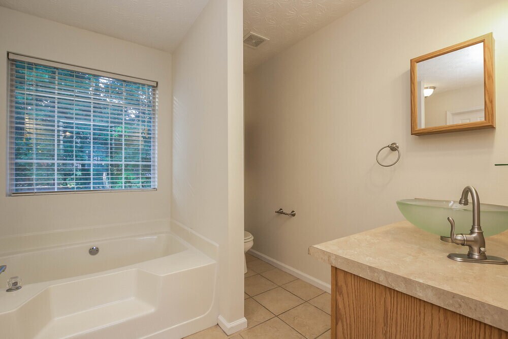Building Photo - 3714 Crescent Hill Ln