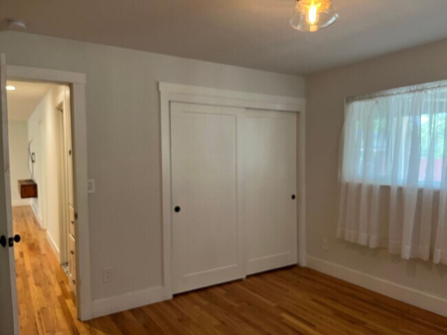 Building Photo - Charming Winters Home