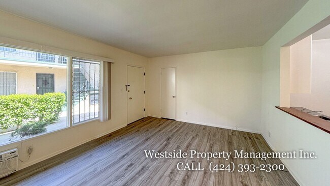 Building Photo - 145 N La Peer Dr