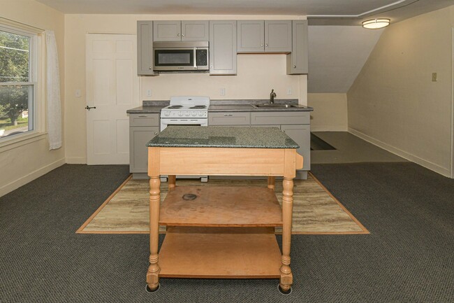 Building Photo - 24 Pleasant St