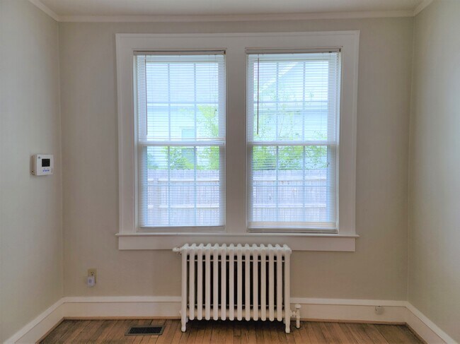 Building Photo - 69 Greenbriar Ave