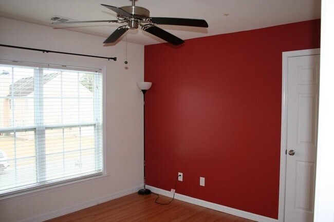 Building Photo - 212 Autumn Trail