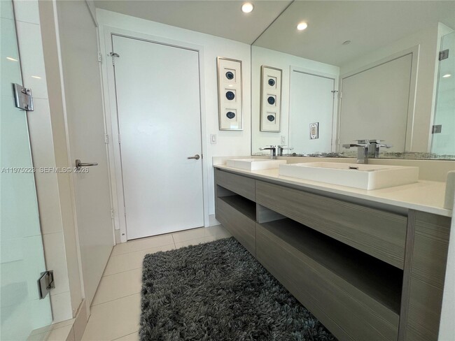 Building Photo - 460 NE 28th St