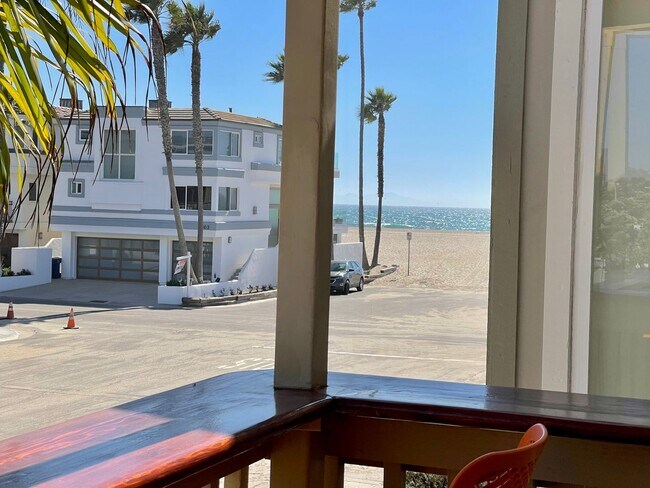 Building Photo - 3 Bedroom + 2 Bathroom Home | Hollywood Beach | Oxnard | Fully Furnished