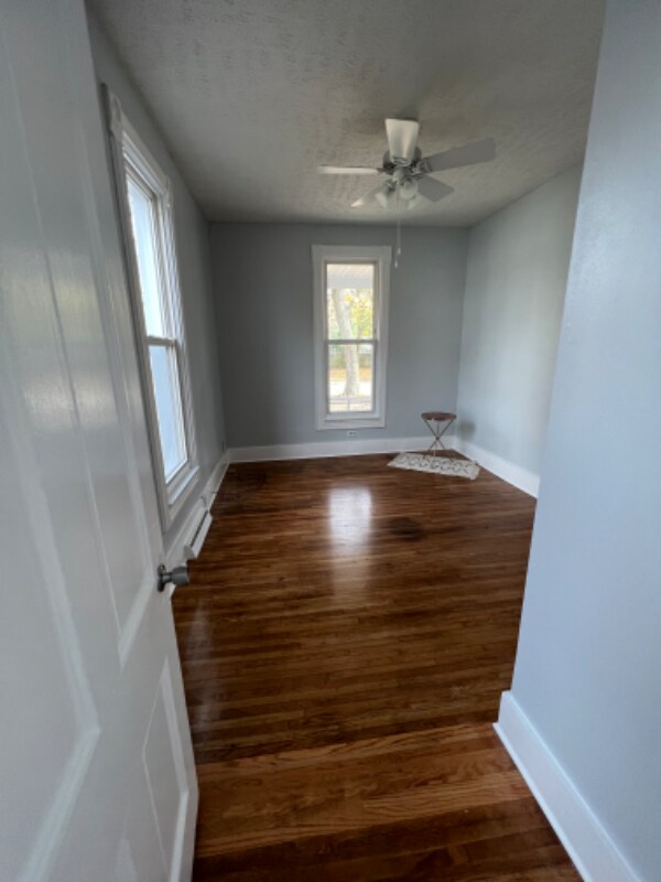 Building Photo - 705 N Linden St