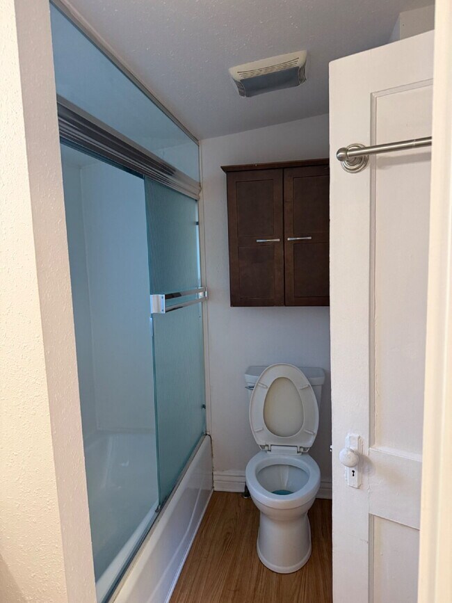 Building Photo - Beautiful and cozy 3 Bedroom 1 Bathroom Ho...