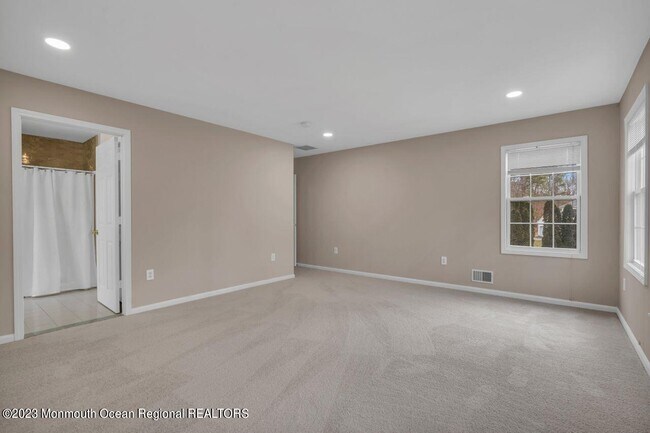 Building Photo - 9 Dolphin Ct
