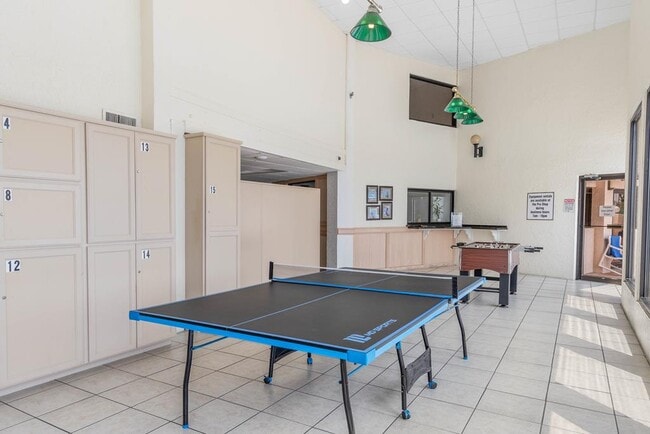 Building Photo - 415 Sun Dial Cir