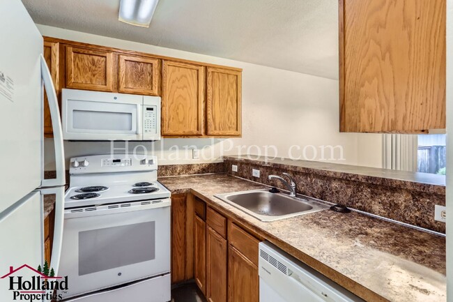 Building Photo - Cozy Comfort in Beaverton – 3-Bed, 2.5-Bat...