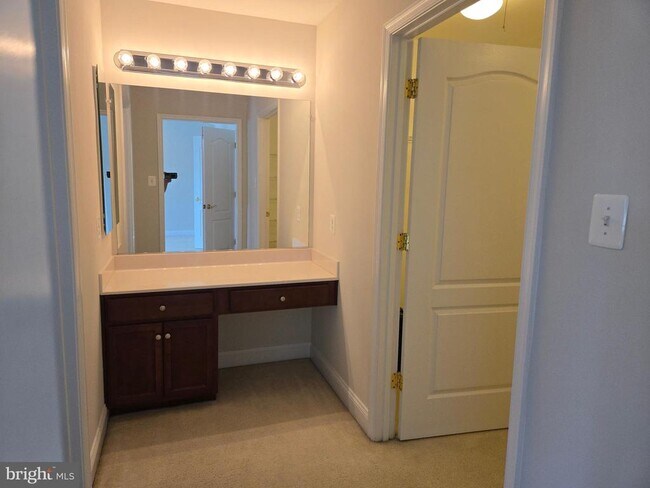 Building Photo - 25550 Oak Medley Terrace