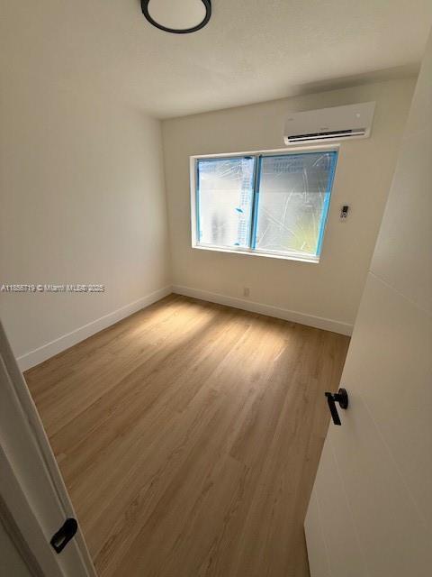 Building Photo - 1123 N 17th Ct