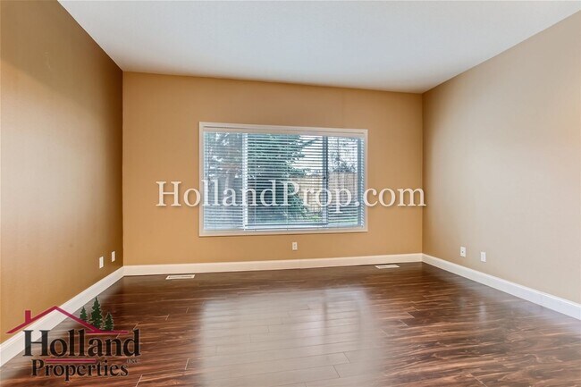 Building Photo - Beautiful 3-Bedroom Home with Dual Living Spaces & Private Backyard