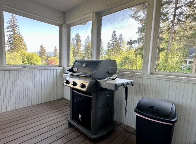 Building Photo - 12 River Falls Dr