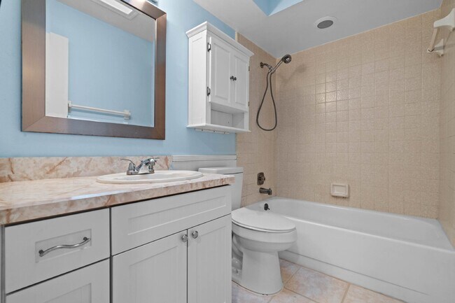 Building Photo - Charming 4-Bedroom Home with Pool on Large Lot in Longwood!