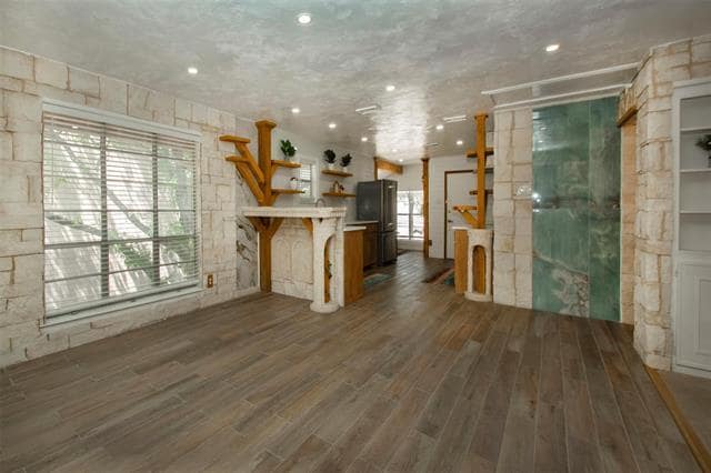 Building Photo - 10578 High Hollows Dr