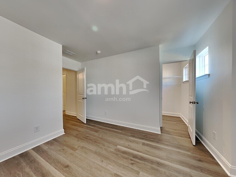 Building Photo - 413 Armstrong Curve