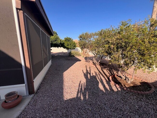 Building Photo - 25246 S Glenburn Dr