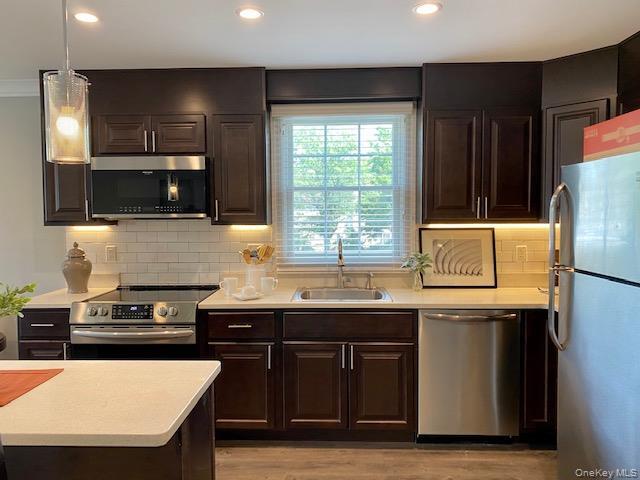 Building Photo - 168 Fulton St