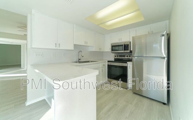 Building Photo - 2137 Couver Dr