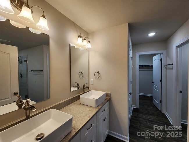 Building Photo - 326 Sadie Dr