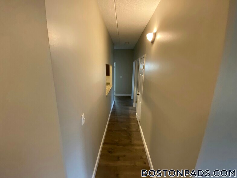 Building Photo - 757 Highland Ave