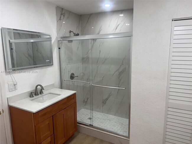 Building Photo - 344 SW 80th Ave