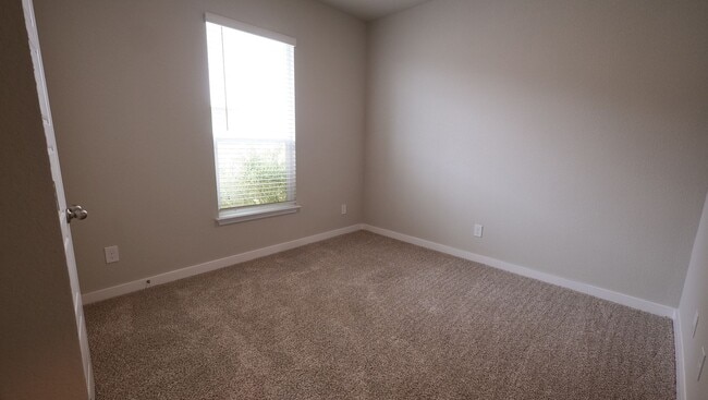 Building Photo - Stunning 3x2 Luxury Duplex in Buda, TX!