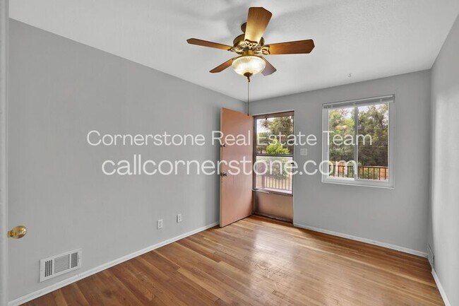Building Photo - 1410 Custer Ave