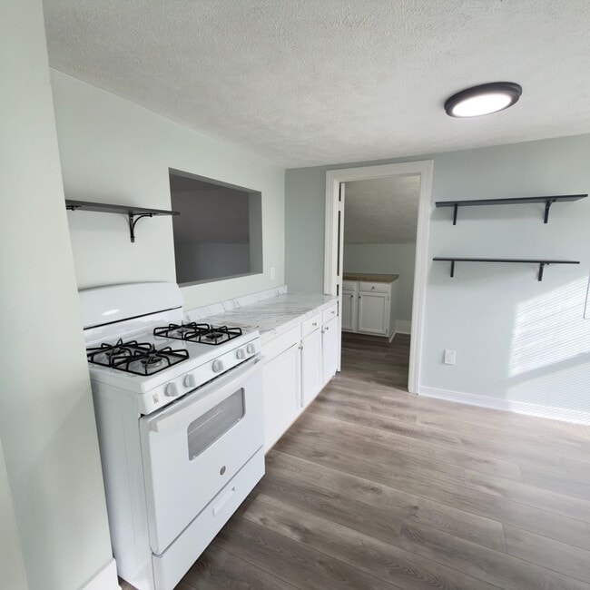 Building Photo - 439 More St NE