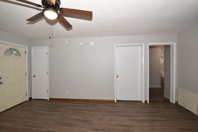 Building Photo - MIshawaka near Universities and shopping