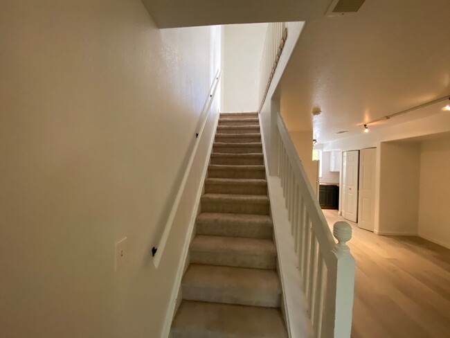 Building Photo - 2 Bedroom Townhome Near Buckley Air Force ...