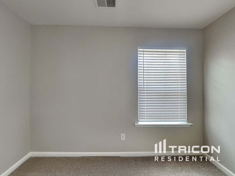 Building Photo - 364 Eastfair Dr