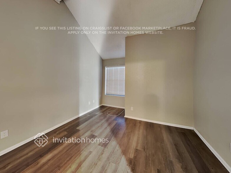 Building Photo - 2106 W Monona Dr