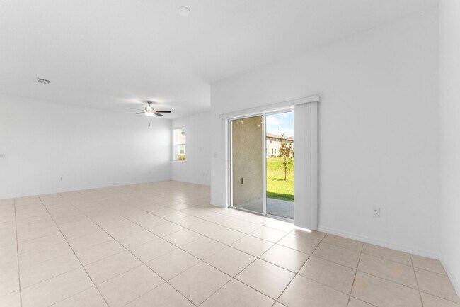 Building Photo - Stunning Large Mirada Townhome; 3 BR + LOFT / 2.5 BA/ 2 Car Garage-2300+ SF!