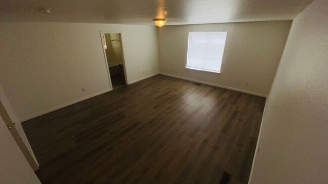 Building Photo - Gorgeous Remodeled Spacious 4 bedroom