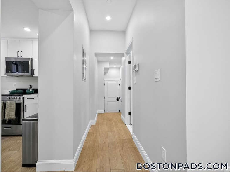 Building Photo - 176 Salem St