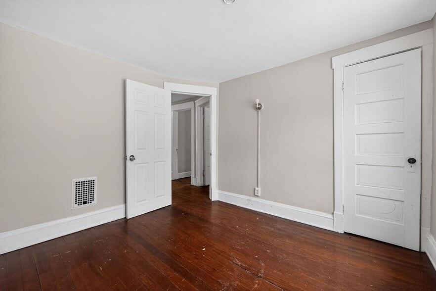 Building Photo - 1125 Galewood Dr