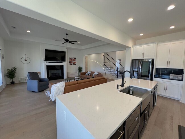 Building Photo - 607 Covington Walk Ln S