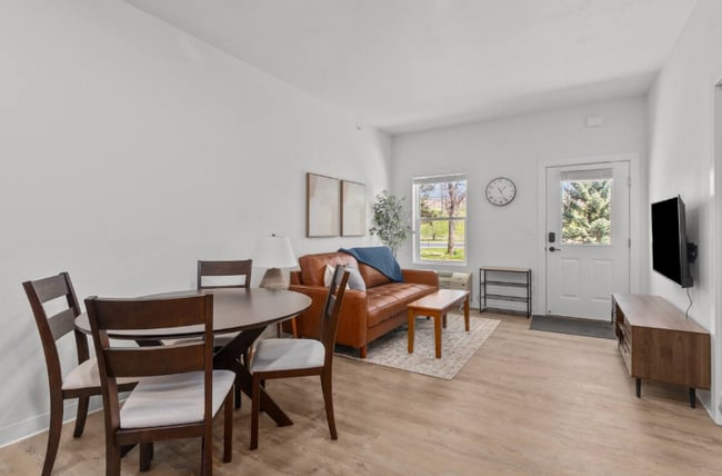 Building Photo - 1360 American Dr