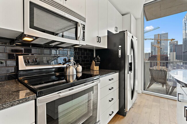 Building Photo - 360 Nueces St